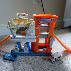 Matchbox Garage w/2 Vehicles 2004